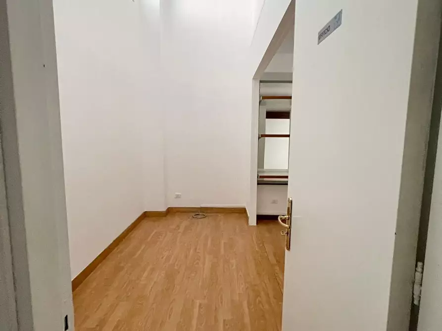 Immagine 7 di Locale commerciale in affitto  in Via G. D'Annunzio 61 a Lecce