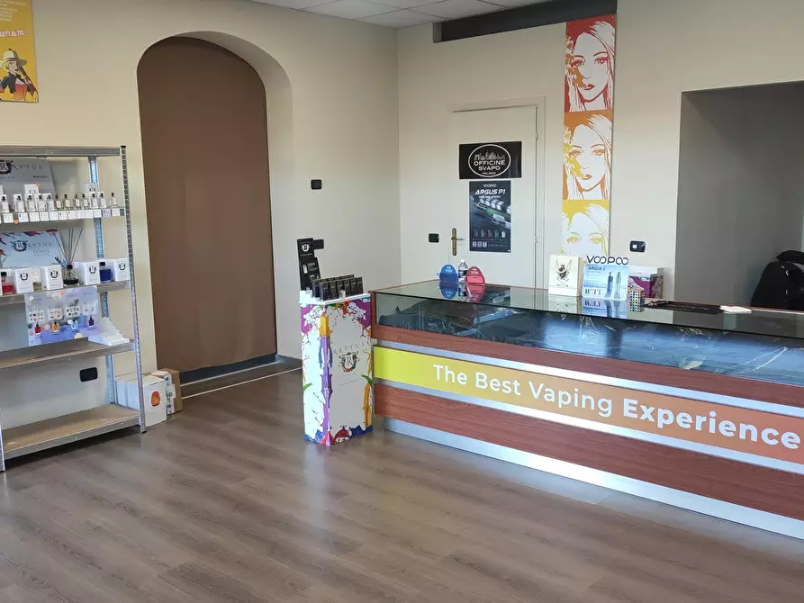 Immagine 5 di Tabaccheria in vendita  in VIA CANTURINA 9 a Senna Comasco