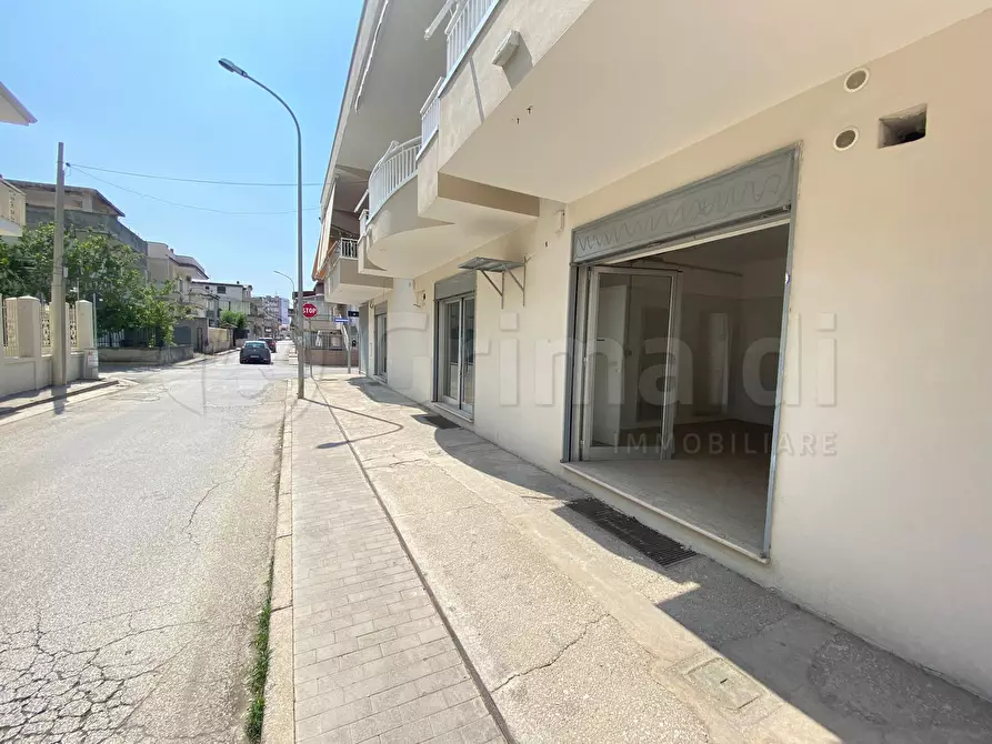 Immagine 4 di Locale commerciale in affitto  a Lusciano