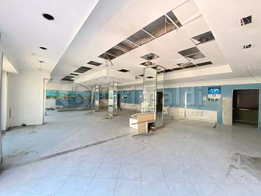 Immagine 3 di Locale commerciale in affitto  a Giugliano In Campania
