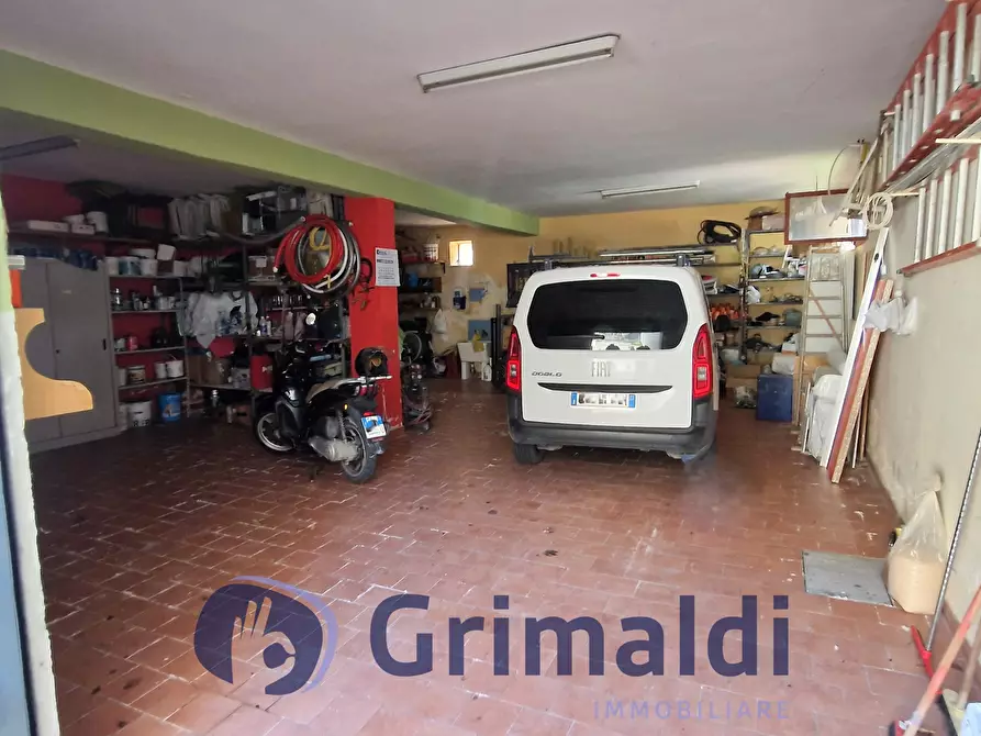 Immagine 28 di Villa in vendita  in Via Comunale Guantai Ad Orsolone 177 a Napoli
