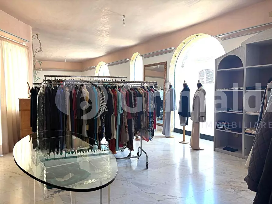 Immagine 4 di Locale commerciale in vendita  in Via Aldo Moro 89 a Tuglie