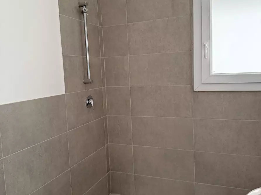 Immagine 10 di Appartamento in vendita  in Via Pratica di Mare a Pomezia