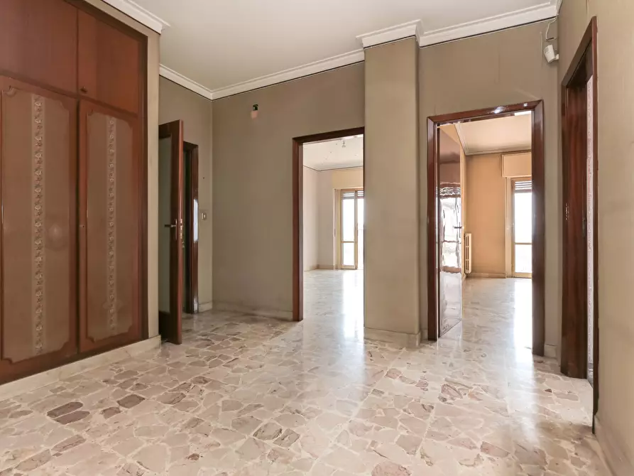 Immagine 15 di Pentalocale in vendita  in Via Nuovalucello 3 a Catania