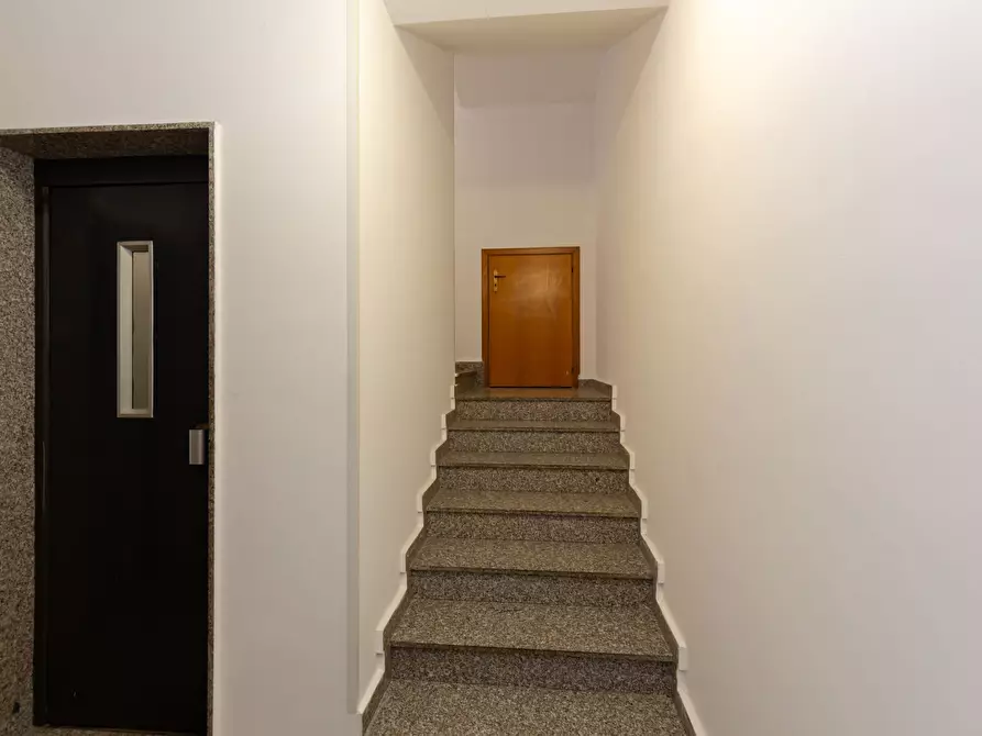 Immagine 7 di Pentalocale in vendita  in Via Giuseppe Leonardi 24 a Aci Catena