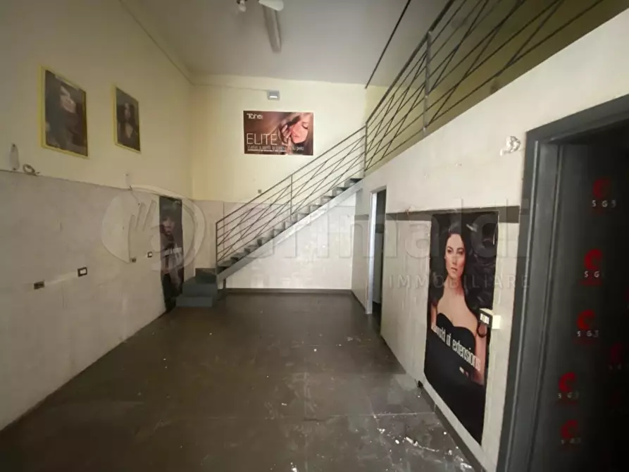 Immagine 5 di Locale commerciale in affitto  a Giugliano In Campania