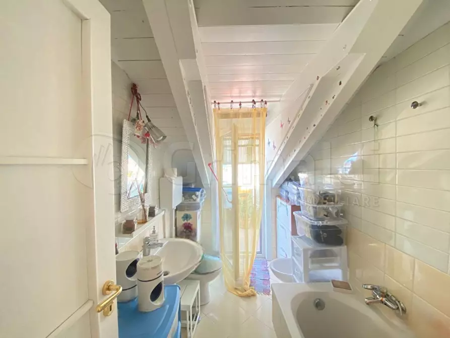 Immagine 13 di Trilocale in vendita  a Giugliano In Campania