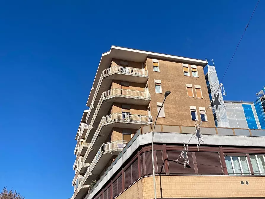 Immagine 18 di Ufficio in vendita  in Viale Innocenzo 19 a Como