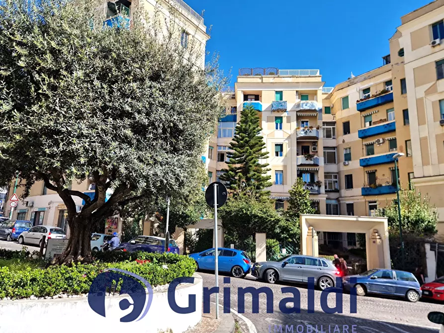 Immagine 1 di Trilocale in vendita  in Via Giacinto Gigante 10 a Napoli
