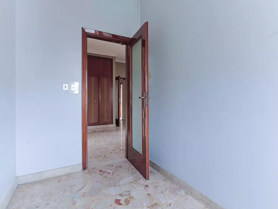 Immagine 22 di Pentalocale in vendita  in Via Nuovalucello 3 a Catania