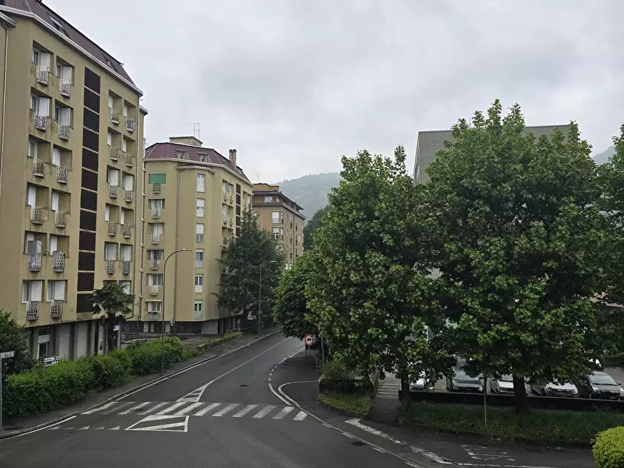 Immagine 10 di Trilocale in vendita  in Via Giacomo Leopardi 16 a Erba
