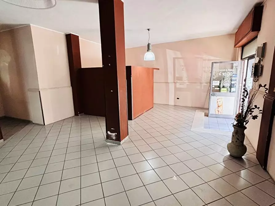 Immagine 2 di Locale commerciale in affitto  a Siracusa