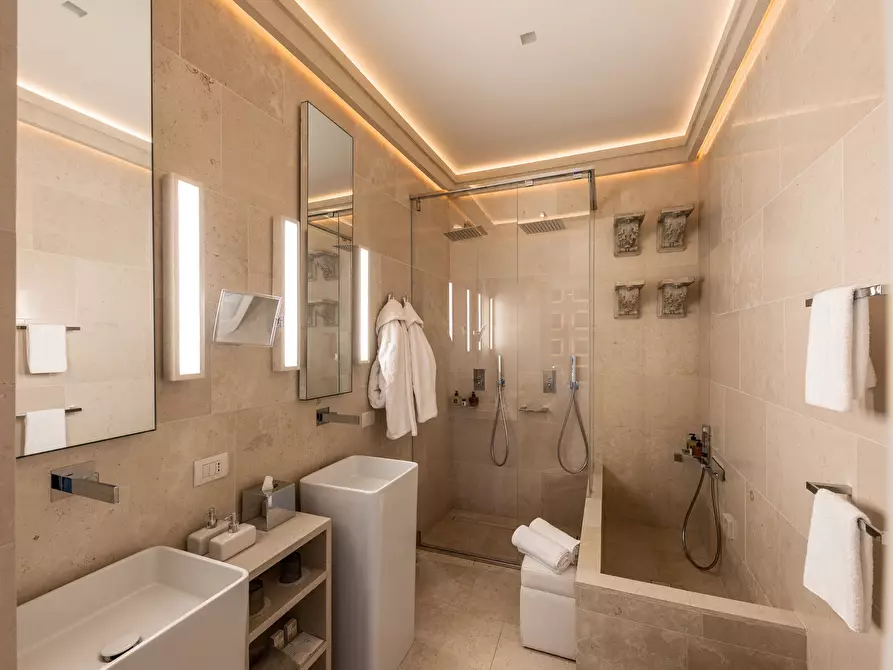 Immagine 34 di Casa indipendente in vendita  in Via Roberto Caracciolo 30 a Lecce