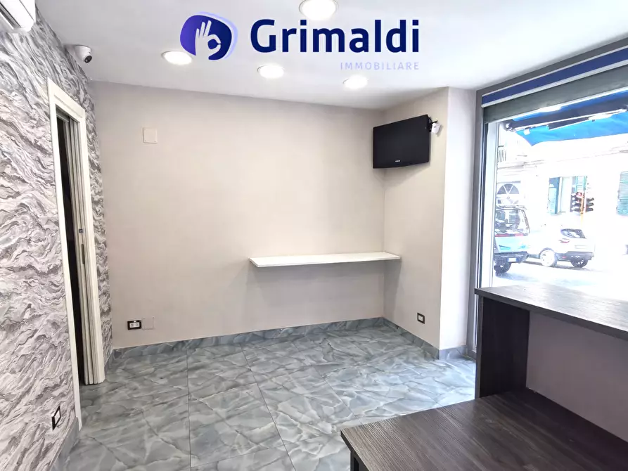 Immagine 3 di Locale commerciale in affitto  in Corso Vittorio Emanuele a Napoli