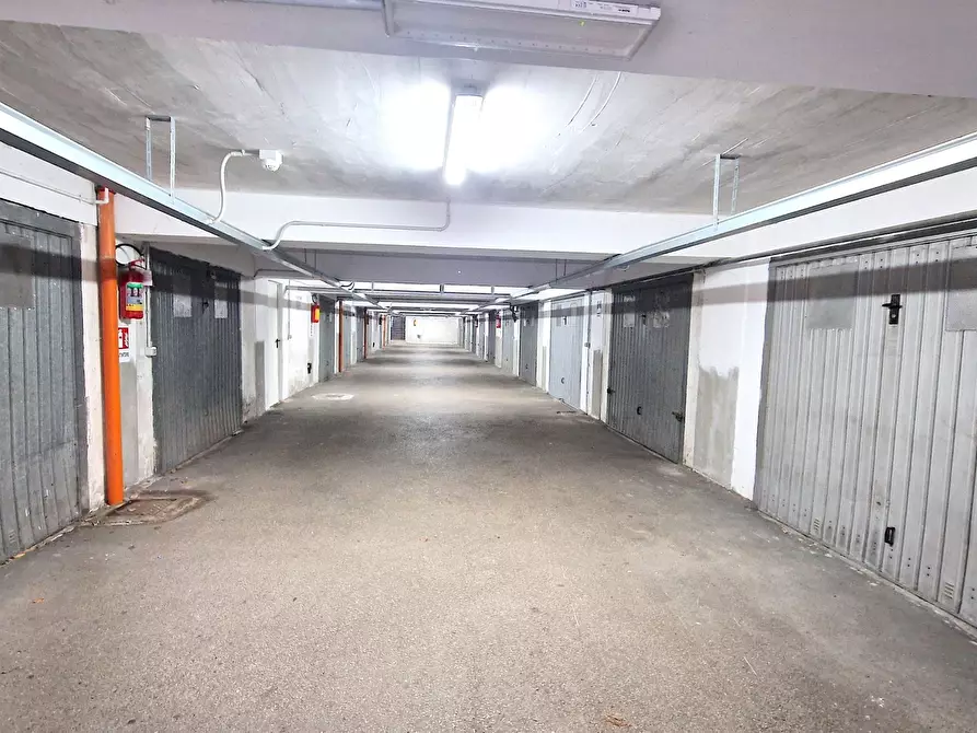 Immagine 6 di Garage in vendita  in Via Urelio Nicolodi 25 a Avellino