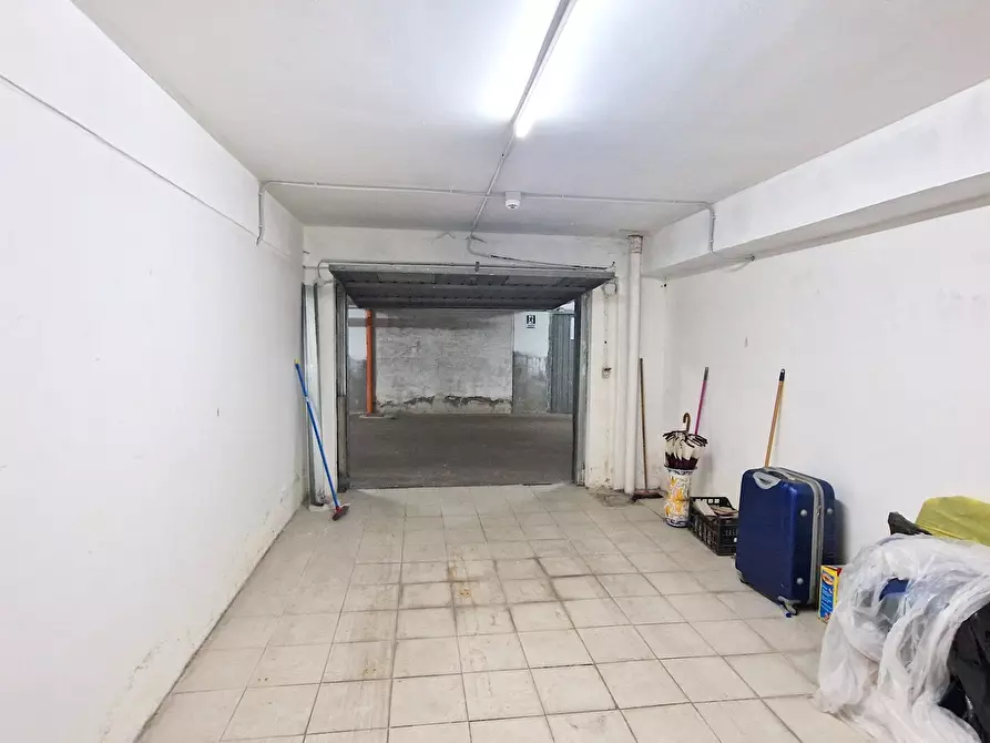 Immagine 12 di Garage in vendita  in Via Urelio Nicolodi 25 a Avellino