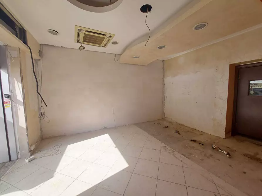 Immagine 5 di Locale commerciale in vendita  in Via Pietro Bembo 2 a Roma