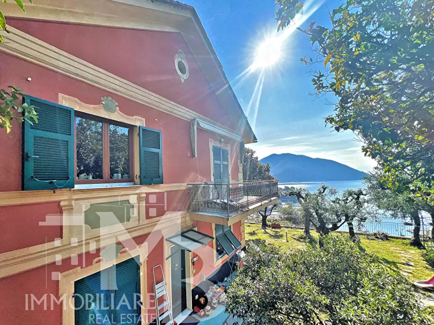 Immagine 1 di Pentalocale in vendita  in Via Salvo D'Acquisto a Recco