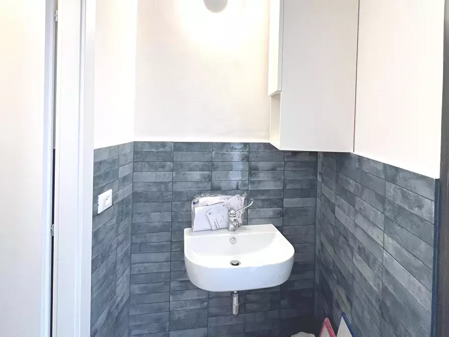 Immagine 17 di Locale commerciale in affitto  in Via Piero Schiaffino 58 a Camogli