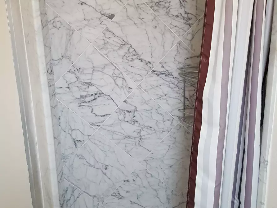 Immagine 22 di Trilocale in affitto  a Sarzana