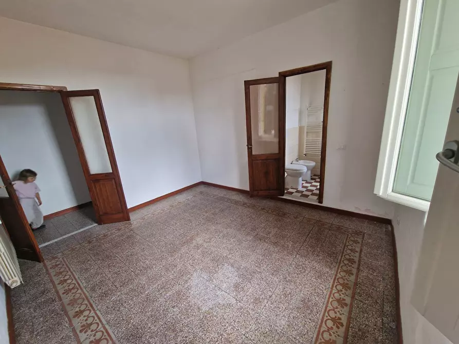 Immagine 31 di Quadrilocale in affitto  a Sarzana