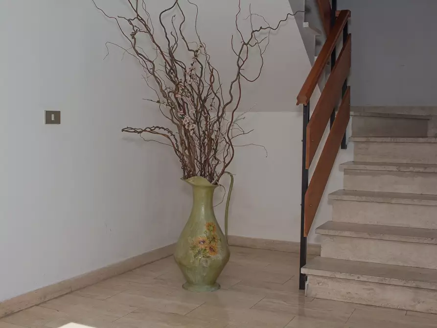 Immagine 11 di Bilocale in vendita  a Sarzana