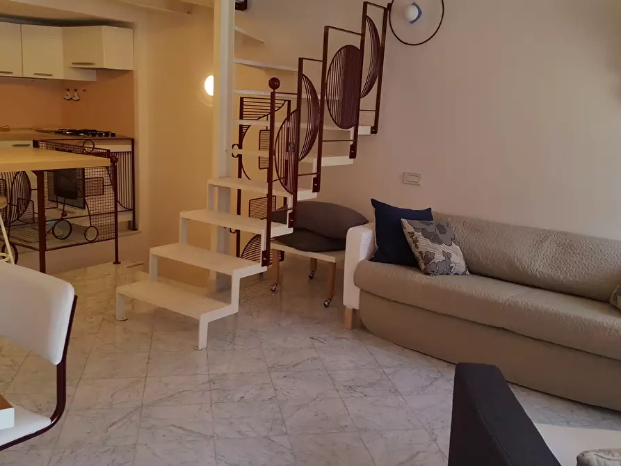 Immagine 12 di Trilocale in affitto  a Sarzana