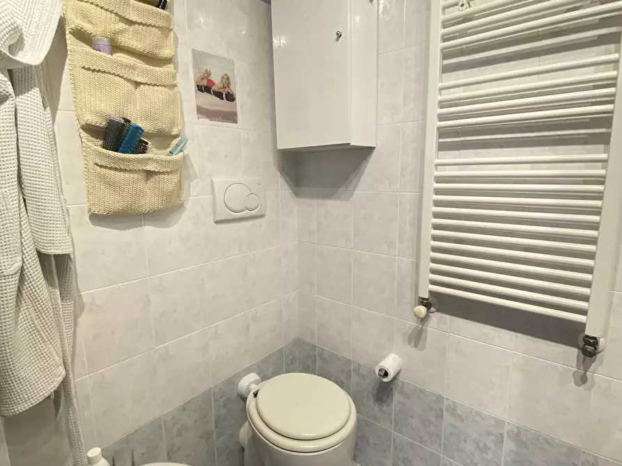 Immagine 9 di Bilocale in vendita  a Sarzana