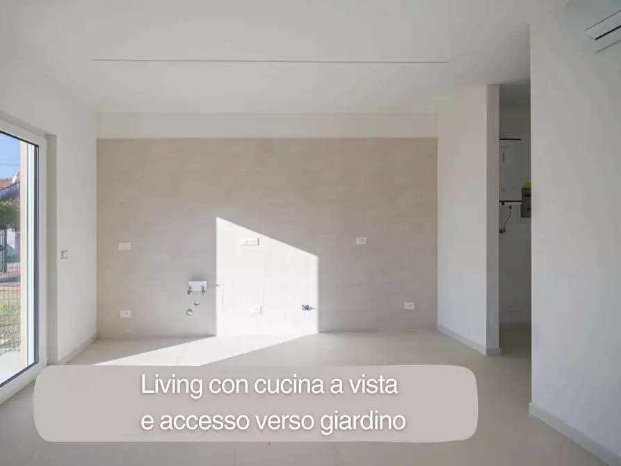 Immagine 2 di Bilocale in vendita  a Sarzana