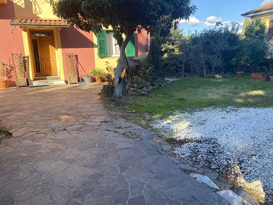 Immagine 2 di Casa indipendente in vendita  a Sarzana