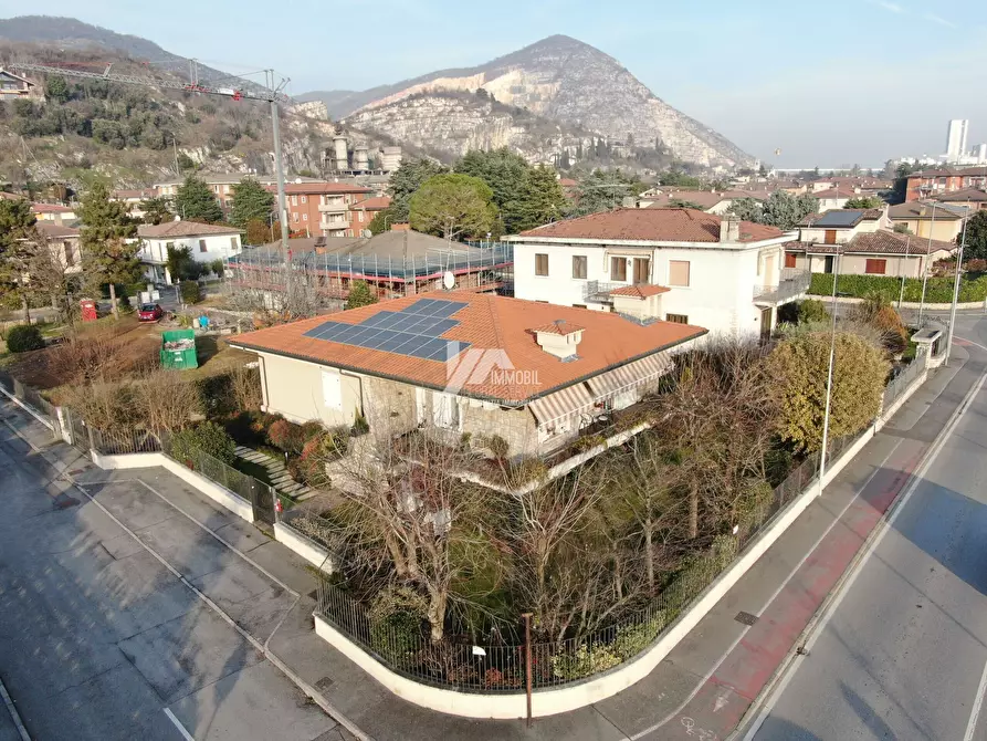 Immagine 3 di Villa in vendita  in Via Vittorio Veneto 8 a Rezzato
