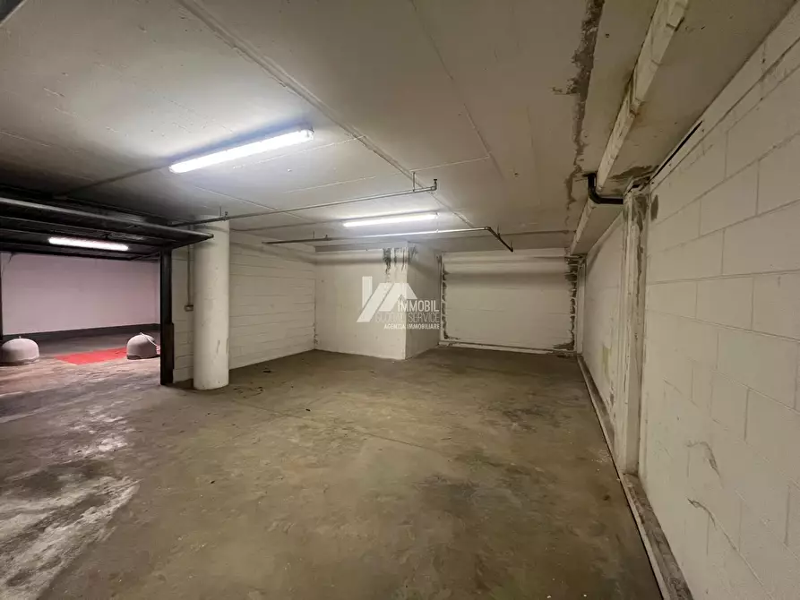 Immagine 1 di Garage in vendita  in Viale Duca D'Aosta 30 a Brescia
