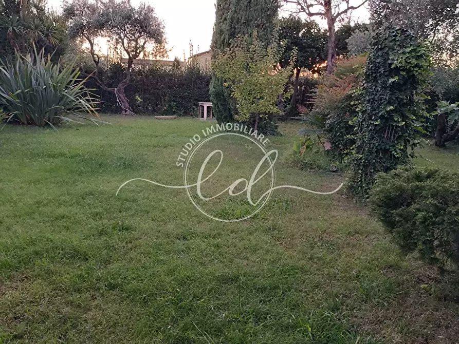 Immagine 21 di Porzione di casa in vendita  a Camaiore