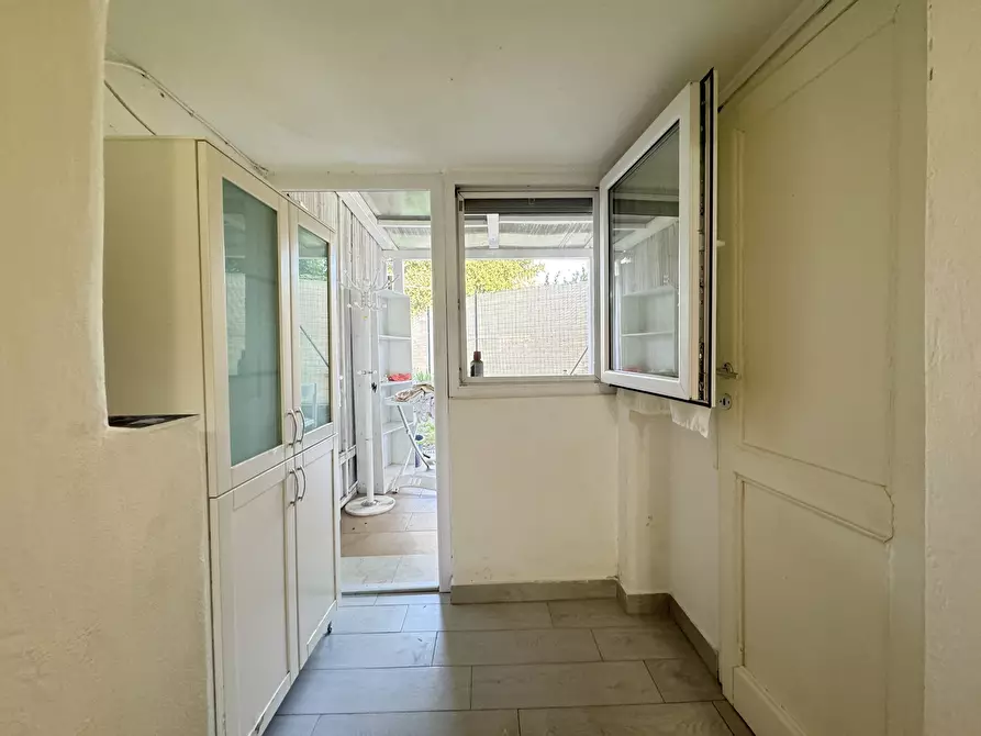 Immagine 11 di Trilocale in affitto  a Pietrasanta