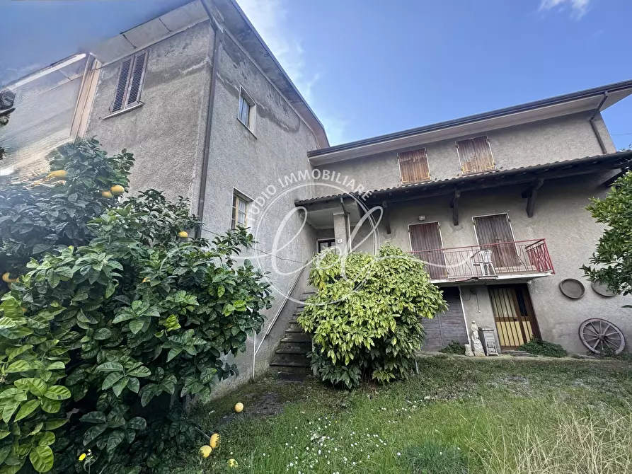 Immagine 11 di Porzione di casa in vendita  a Seravezza