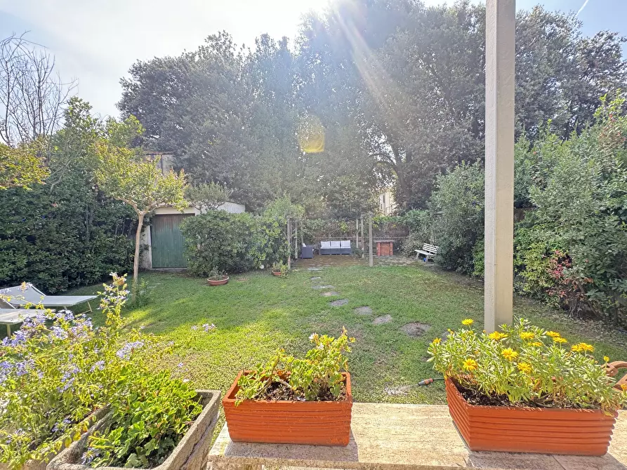 Immagine 67 di Casa indipendente in affitto  a Pietrasanta