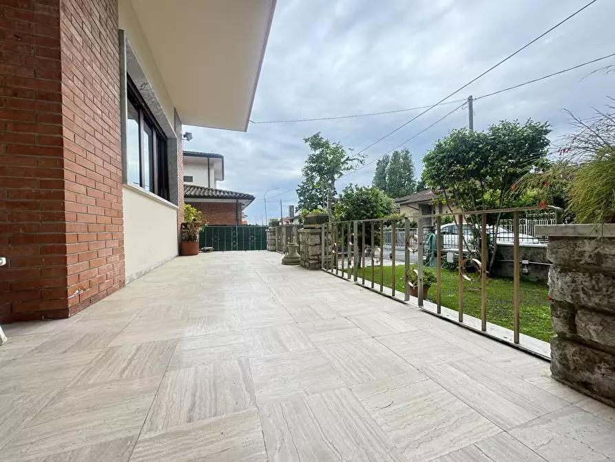 Immagine 2 di Quadrilocale in affitto  a Pietrasanta