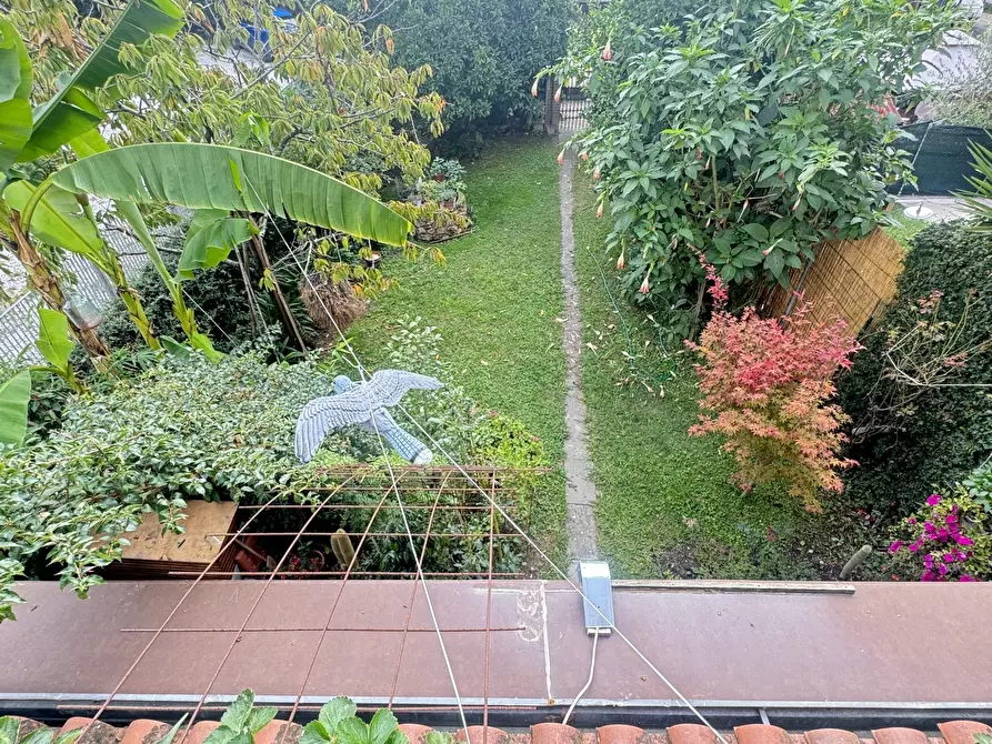 Immagine 37 di Porzione di casa in vendita  a Pietrasanta