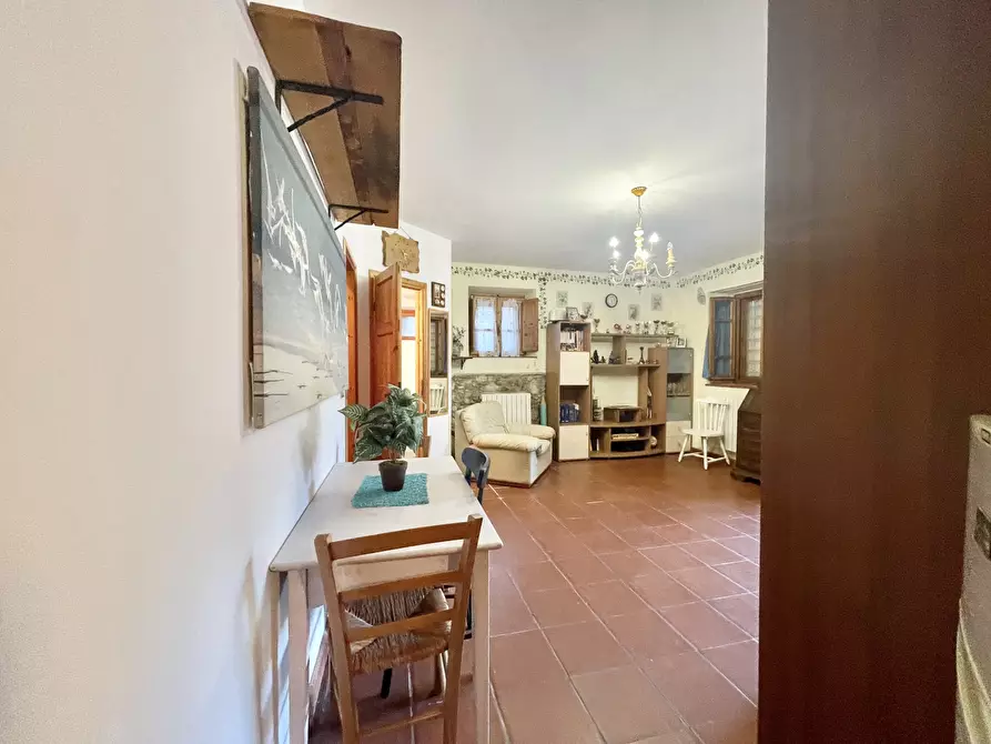 Immagine 65 di Porzione di casa in vendita  a Massarosa