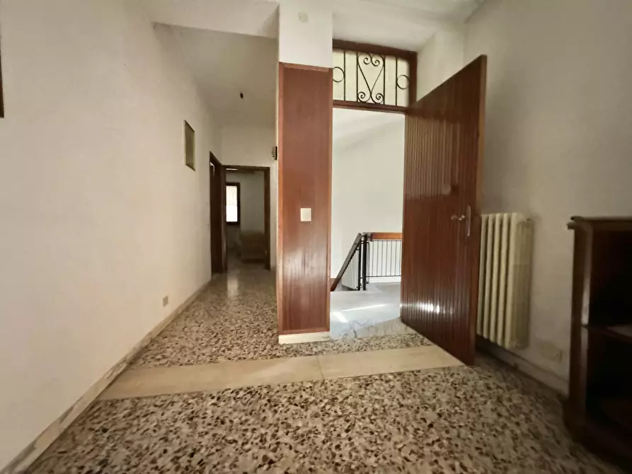 Immagine 8 di Porzione di casa in vendita  a Massa