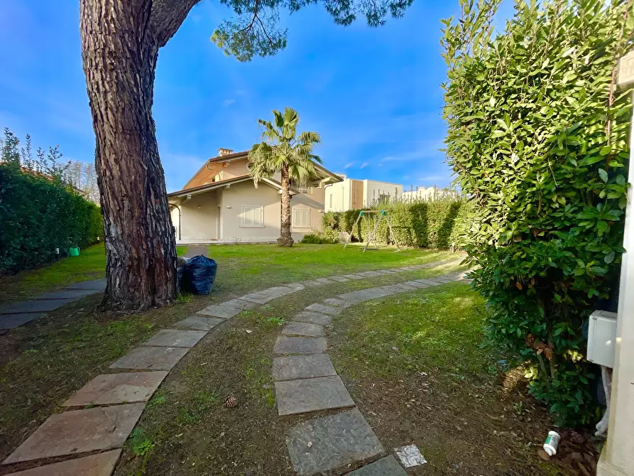 Immagine 49 di Villa in vendita  a Pietrasanta