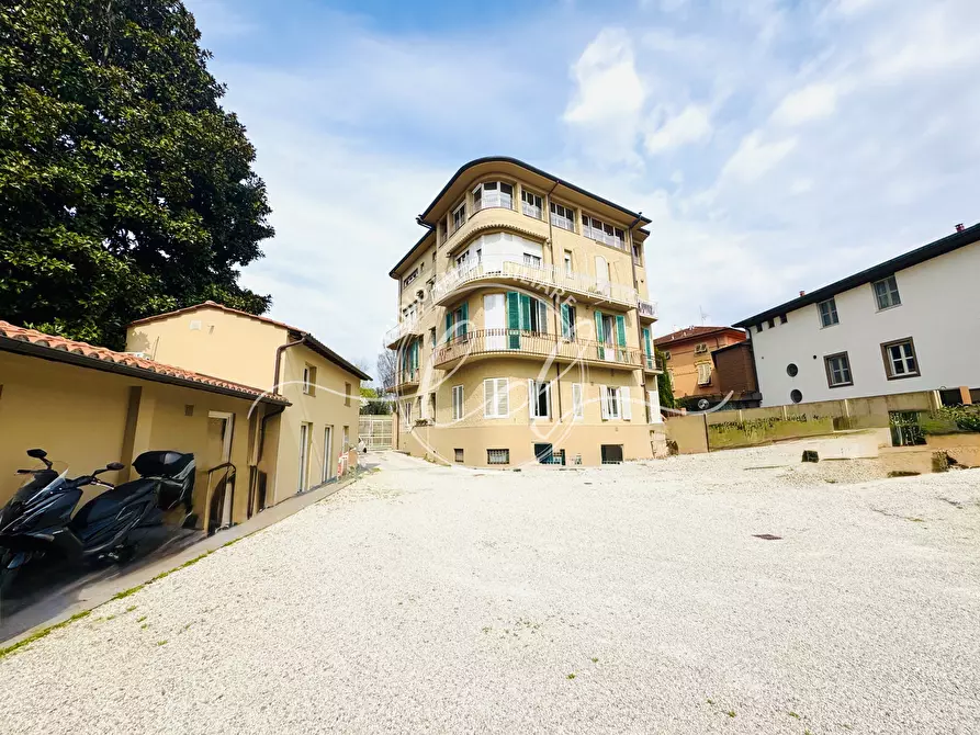 Immagine 7 di Pentalocale in vendita  a Lucca