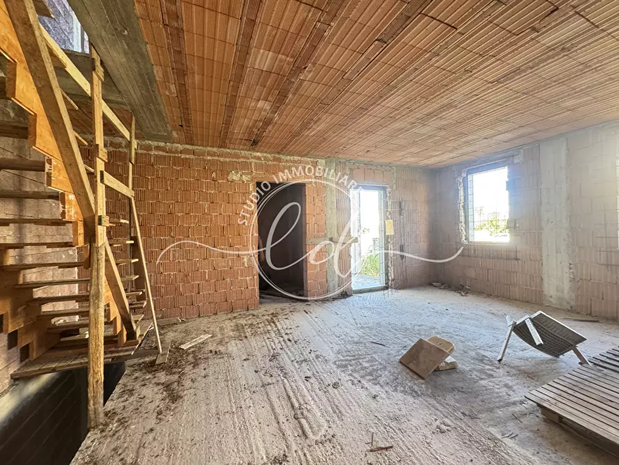 Immagine 15 di Porzione di casa in vendita  a Seravezza