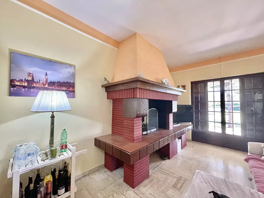 Immagine 49 di Villa in vendita  a Pietrasanta