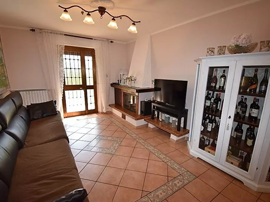 Immagine 12 di Porzione di casa in vendita  a Pietrasanta