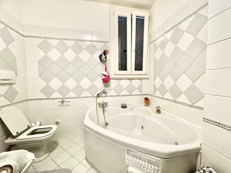 Immagine 35 di Quadrilocale in vendita  a Seravezza