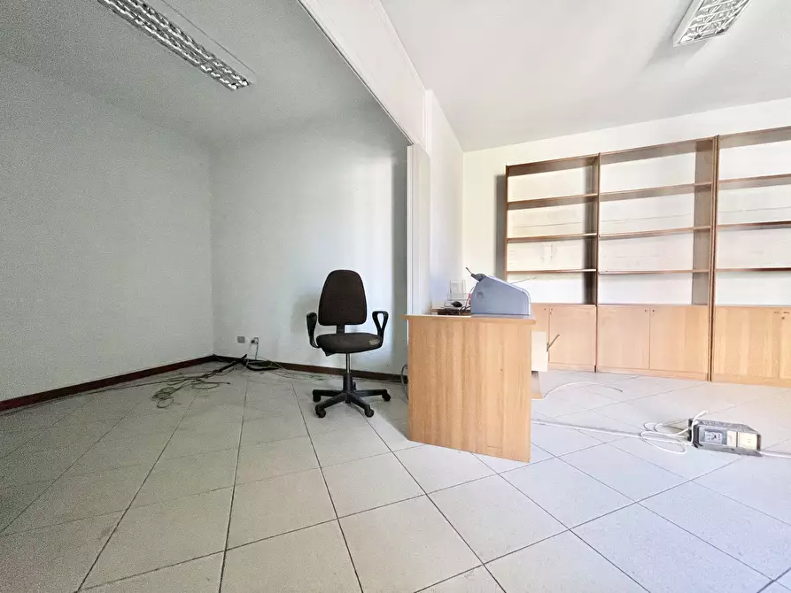 Immagine 7 di Bilocale in vendita  a Montignoso