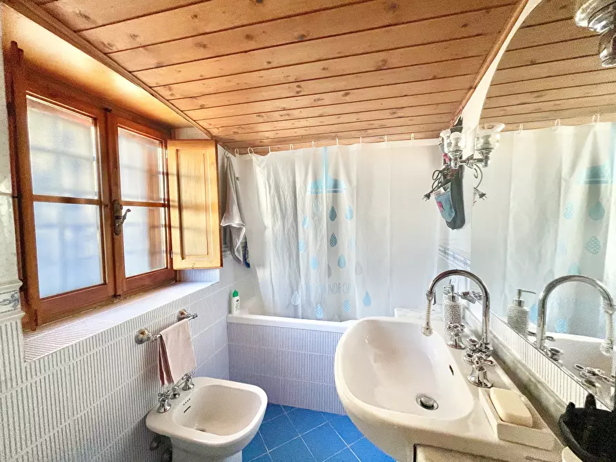 Immagine 29 di Porzione di casa in vendita  a Massarosa