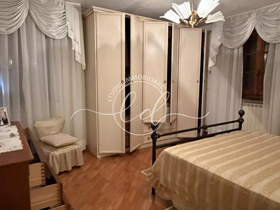 Immagine 28 di Porzione di casa in affitto  a Seravezza