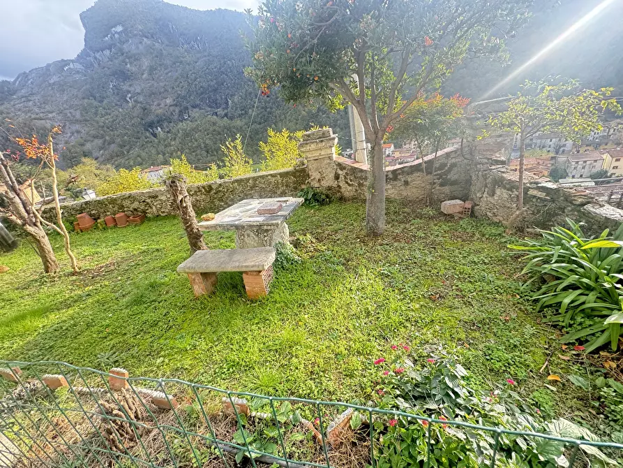 Immagine 25 di Porzione di casa in vendita  a Seravezza